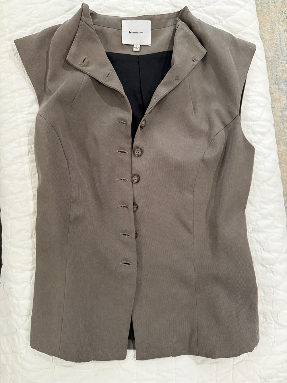 Reformation Lottie Vest In Poppyseed